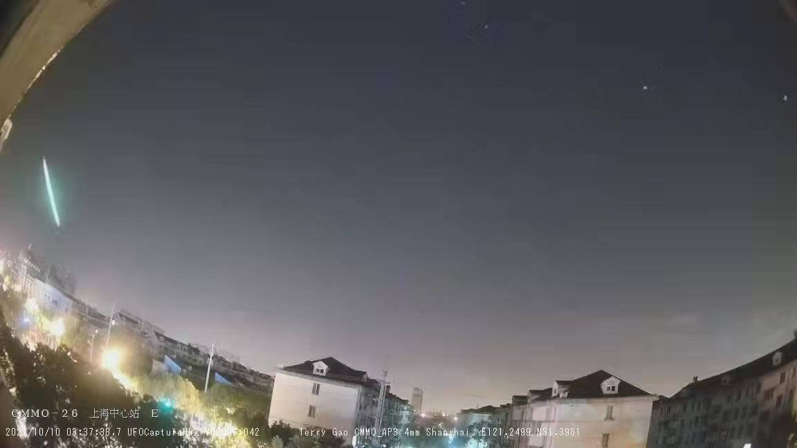 上海市区的明亮火流星。来源：巡星客Terry