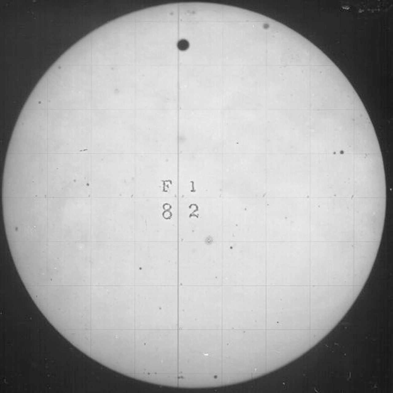 1882年，美国海军天文台拍摄地金星凌日影像。