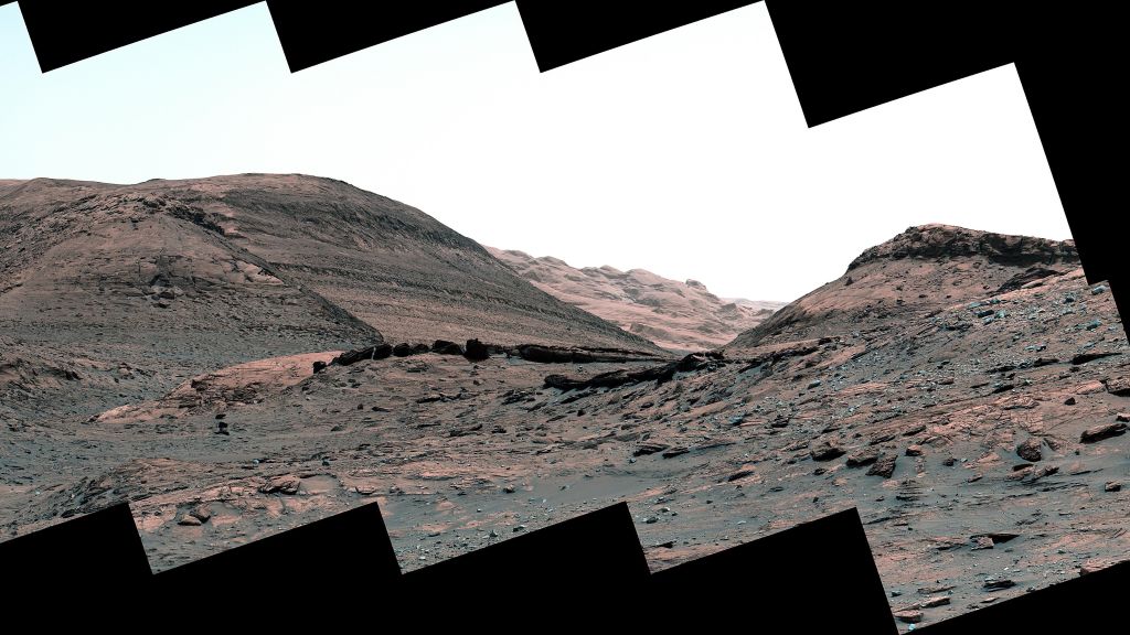 2022年5月2日，好奇号检查了一个含有硫酸盐的区域，这是一项研究火星古代潮湿条件的长期研究的部分。来源：NASA