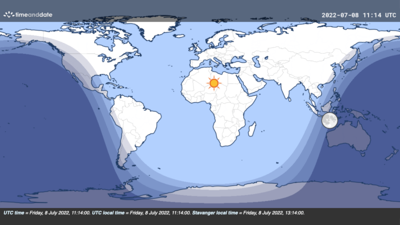 世界协调时7月8日11:15的日夜世界地图。明亮区域突出显示阳光下的世界上大部分的陆地。世界上大约90% 的人口生活在北半球。但是全球99% 的人口能同时享受阳光吗？图片来源: Timeanddate