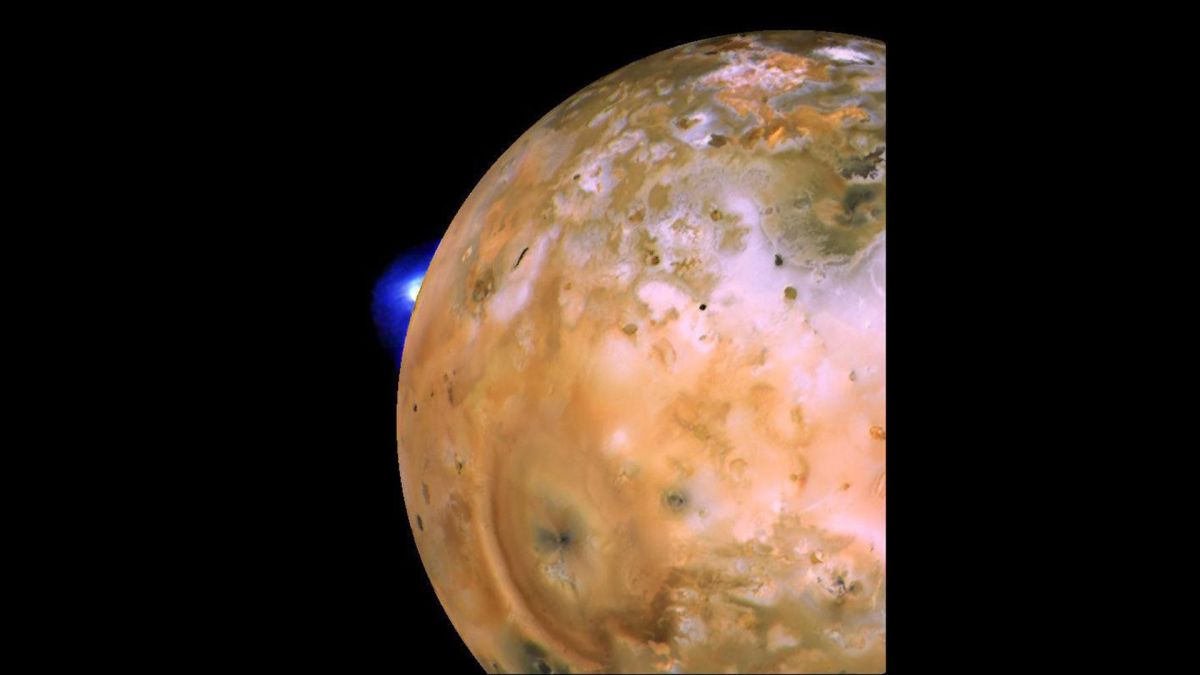 旅行者一号拍摄的木星卫星IO的图像，显示了其表面火山活跃的喷流。来源：NASA