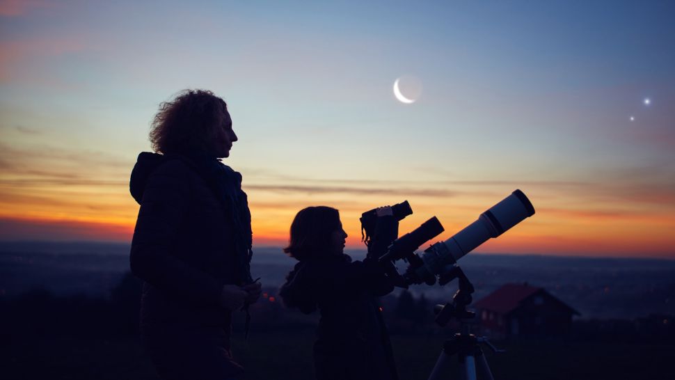 本文将告诉你本月有什么行星可以观赏，以及如何观赏它们。图片来源：m-gucci via Getty Images