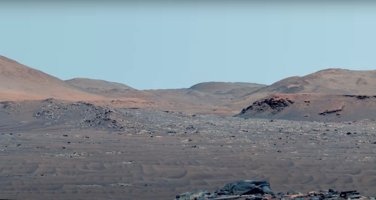 2021年11月28日，美国宇航局的毅力号火星车拍摄的火星杰泽罗陨石坑。