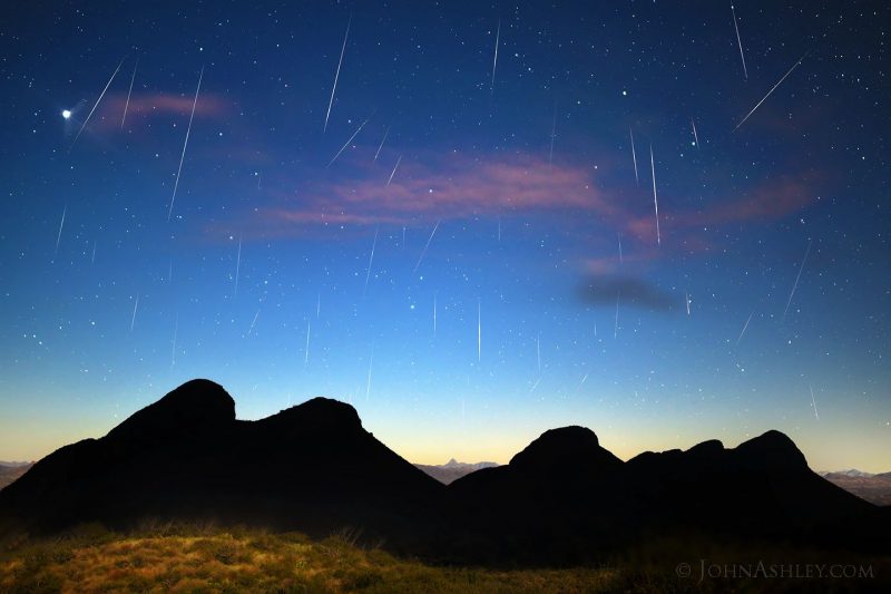亚利桑那州阿马多的乔什·阿什利 (Josh Ashley)拍摄了这张 2022 年 12 月 14 日拍摄的双子座流星合成图像